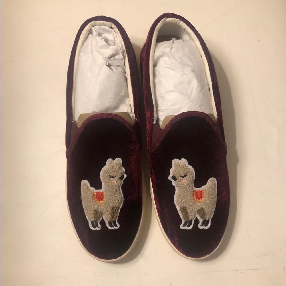 New! ✨Soludos Velvet Llama Sneaker -Size 10
